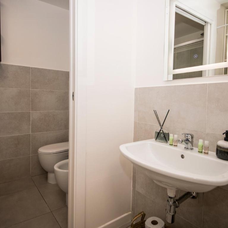 Ponti Cozy Apartment - Private Parking available, Near Navigli, Romolo Metro and Duomo - Appartamento Superior - 39