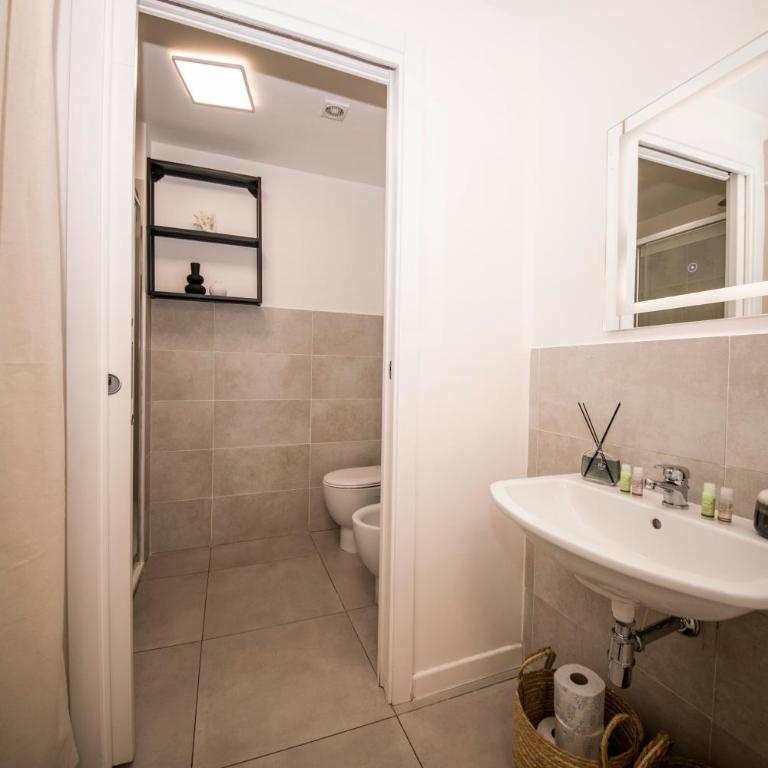 Ponti Cozy Apartment - Private Parking available, Near Navigli, Romolo Metro and Duomo - Appartamento Superior - 33