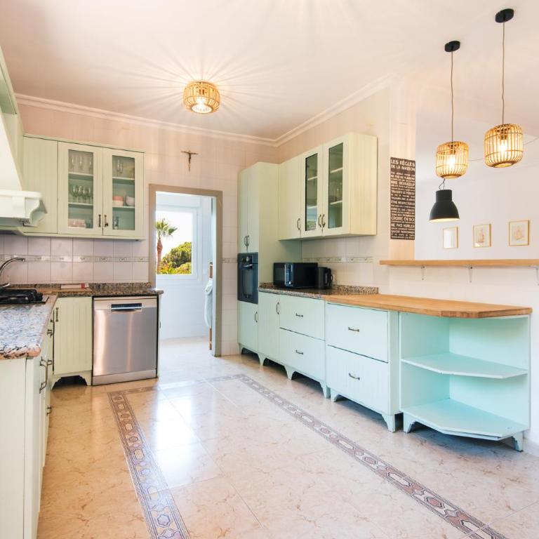 PREMIUM Family Villa in Málaga with Private Pool - Five-Bedroom House - 7