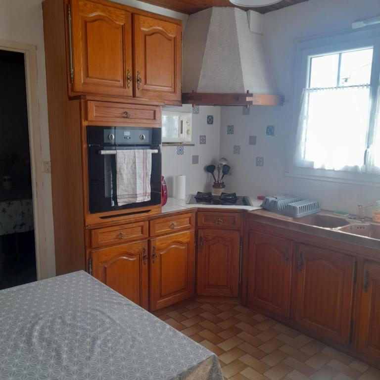 Location vacances Royan - Three-Bedroom House - 5