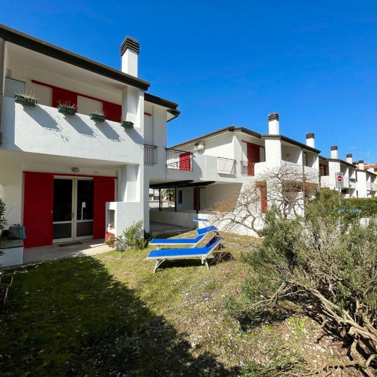 Terraced house with garden and pool - Villa - 10