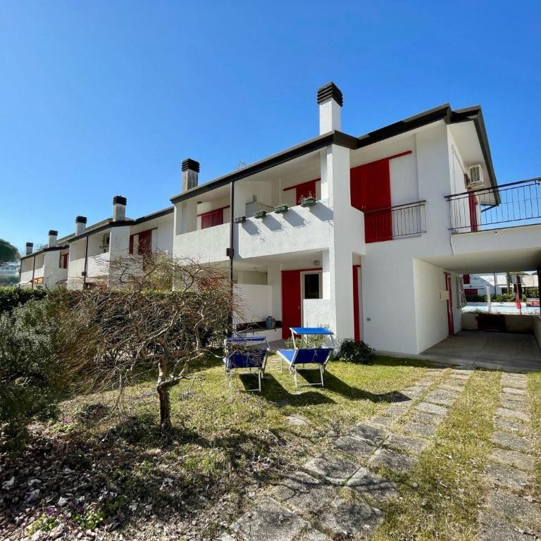 Terraced house with garden and pool - Villa - 1