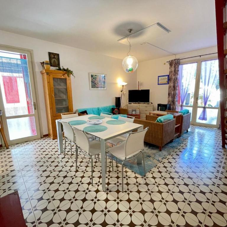 Terraced house with garden and pool - Villa - 8