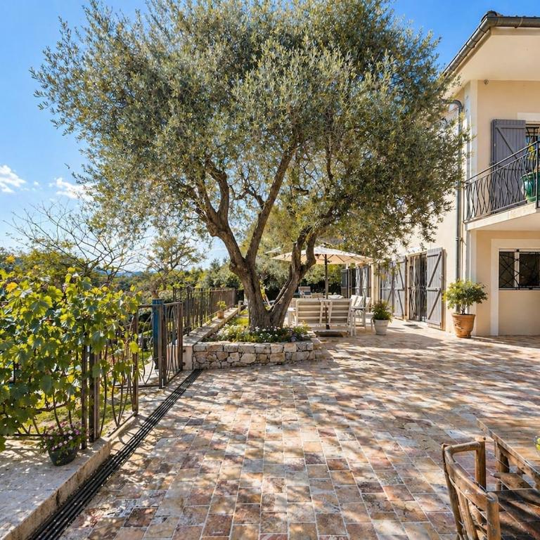 Luxury Villa, Garden - Room #1688819601 - 3
