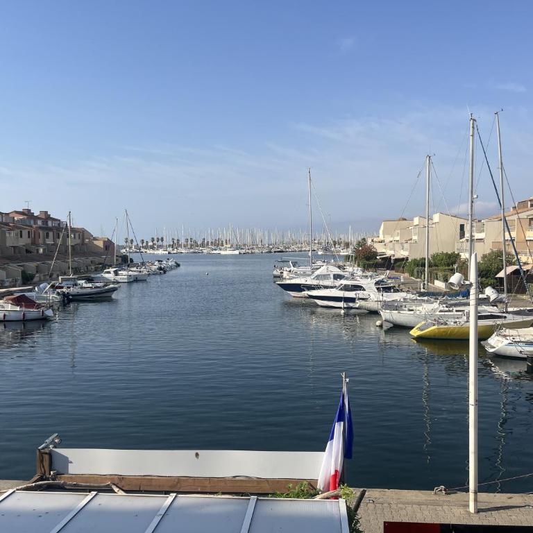logement rénové hyper équipé avec accès direct au port rive gauche - One-Bedroom Apartment - 5