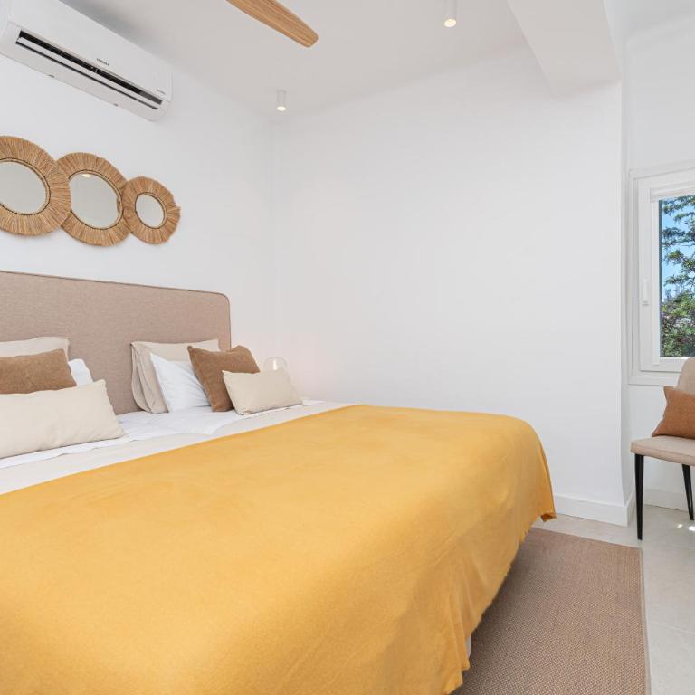 Central Atico 2BR - Two-Bedroom Apartment - 36
