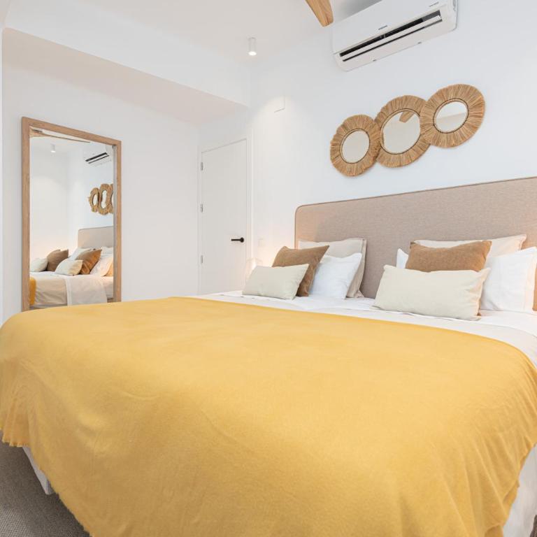 Central Atico 2BR - Two-Bedroom Apartment - 39