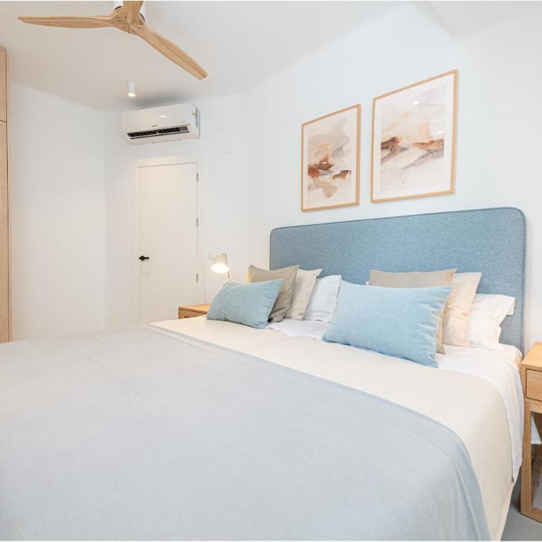 Central Atico 2BR - Two-Bedroom Apartment - 46