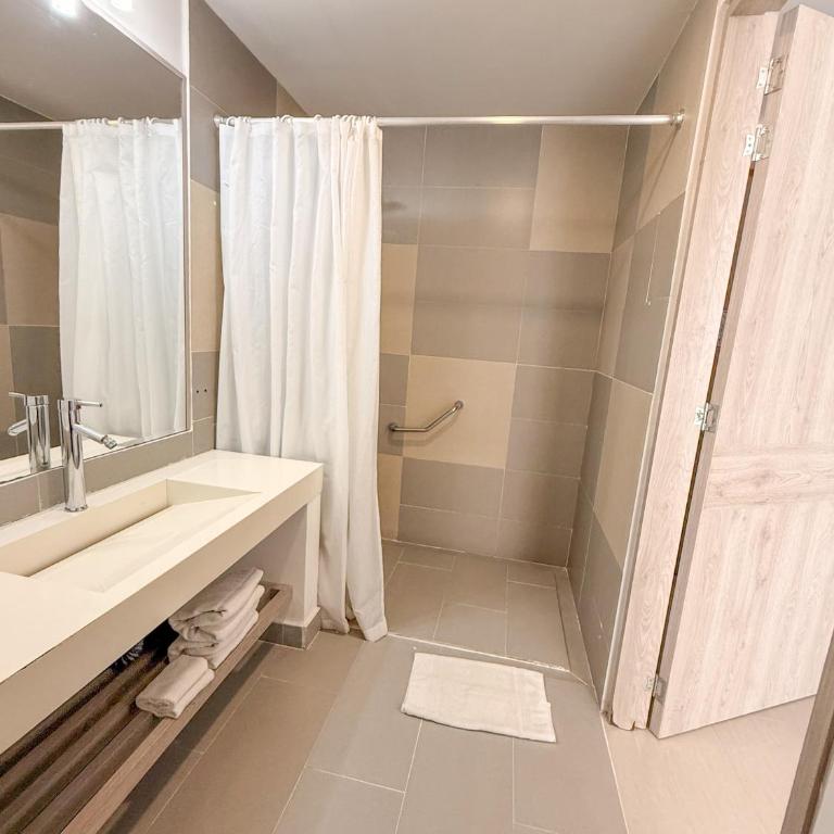 VVC Hotel's - Double Room - Disability Access - 5