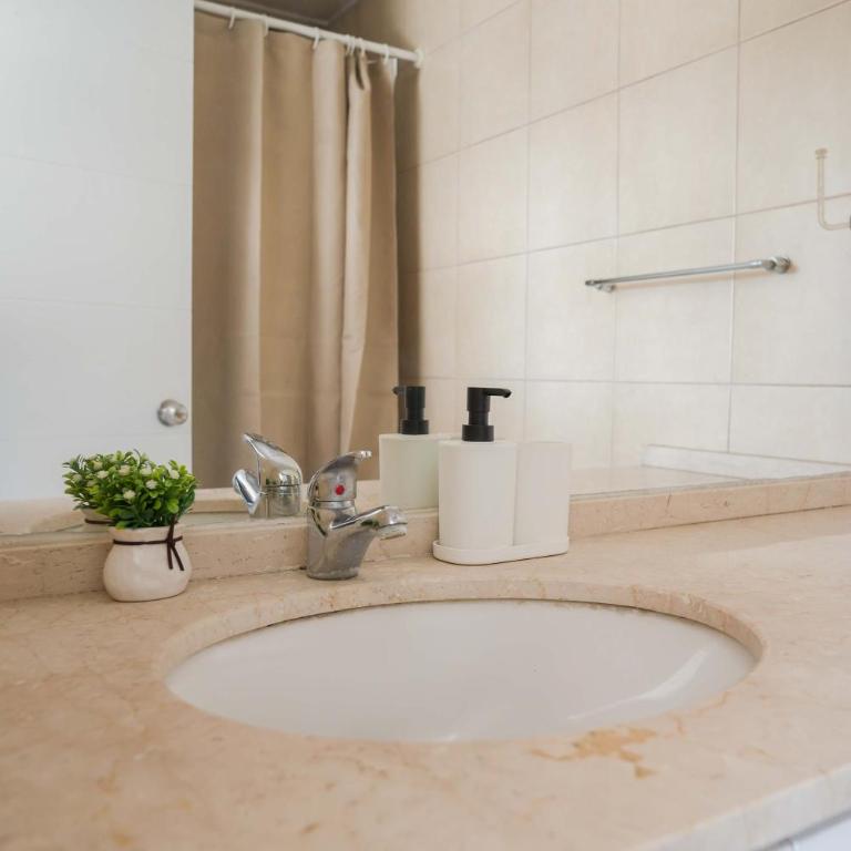 Chic Providencia Apt Cozy Stay Ideal for 3 Guests - Apartamento - 32