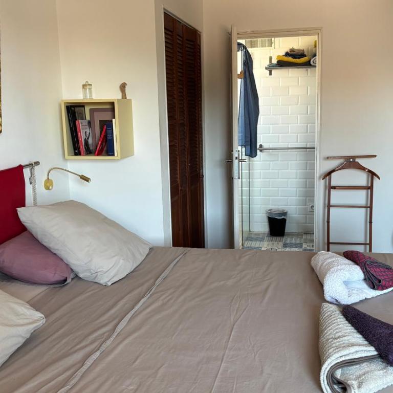 Appartement atypique avec grande terrasse et piscine - Three-Bedroom Apartment - 15