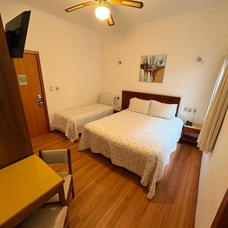 Hotel Argentina - Habitación Triple Estándar - 12