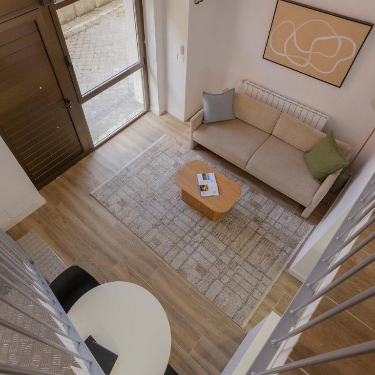 Renovated Duplex on Paseo F. de Sales - Apartamento - 1