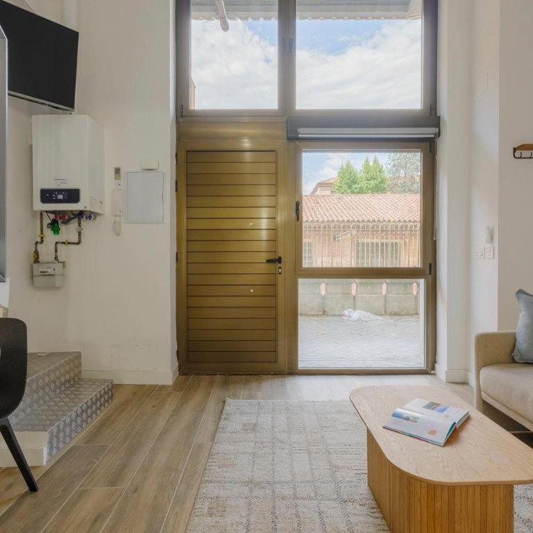 Renovated Duplex on Paseo F. de Sales - Apartamento - 3