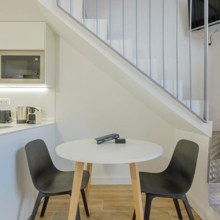 Renovated Duplex on Paseo F. de Sales - Apartamento - 5