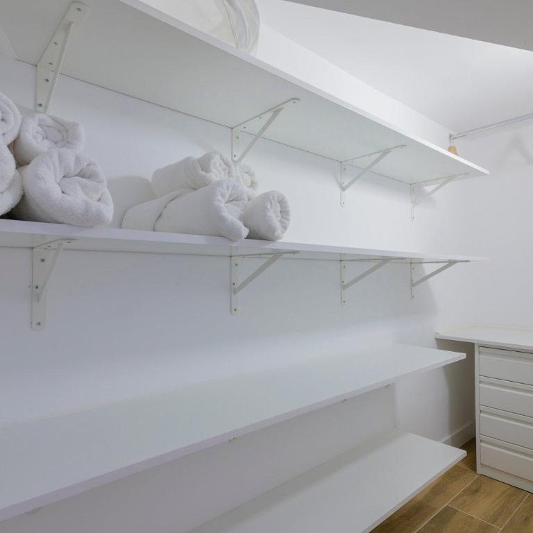 Renovated Duplex on Paseo F. de Sales - Apartamento - 19