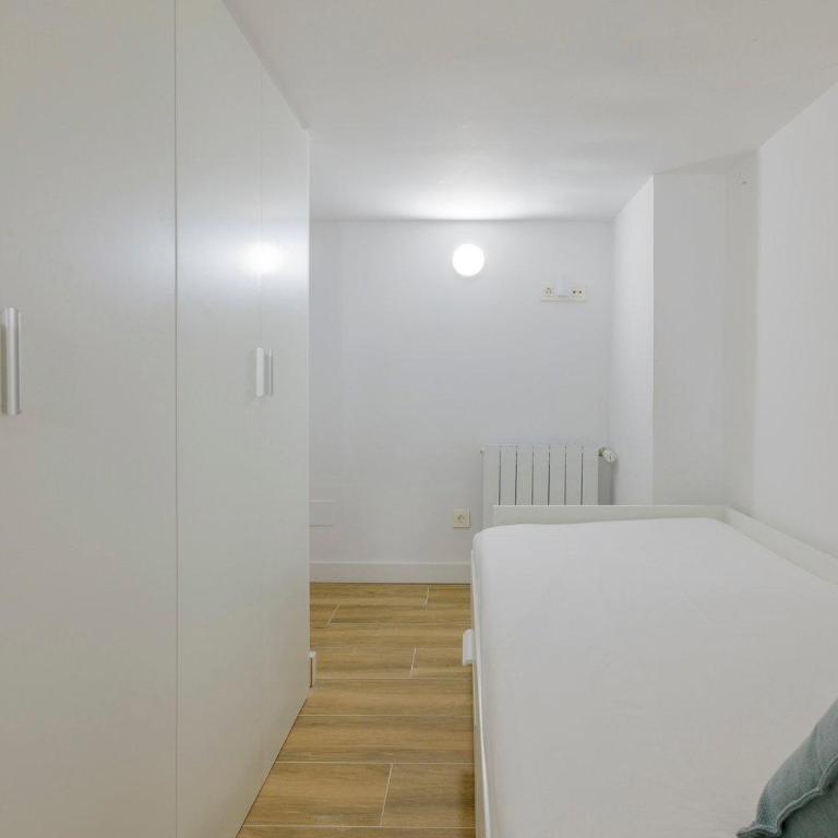 Renovated Duplex on Paseo F. de Sales - Apartamento - 22