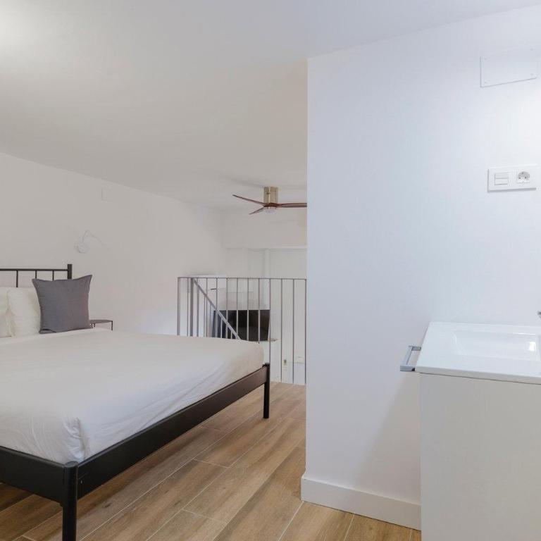 Renovated Duplex on Paseo F. de Sales - Apartamento - 23