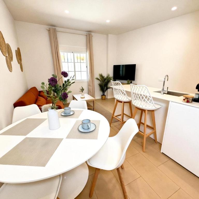 Apartamento Follow the Sun 2 Malaga Centro - Two-Bedroom Apartment - 1
