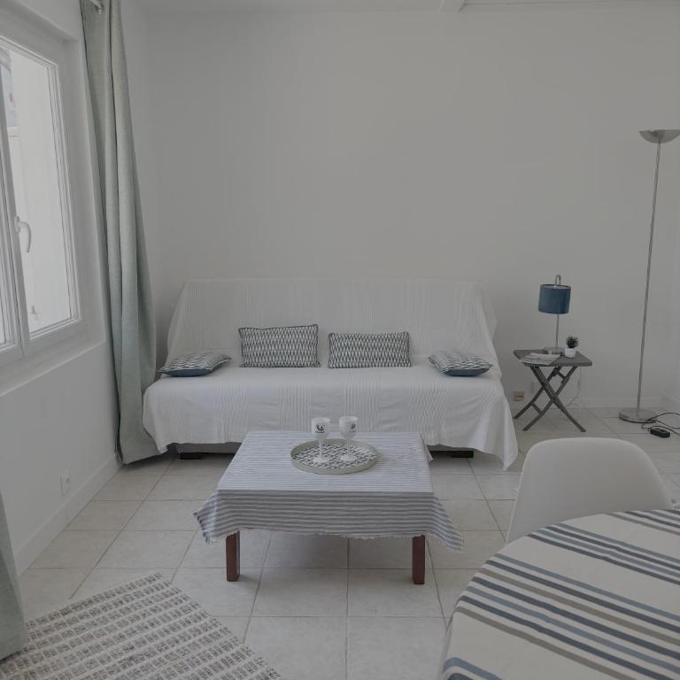 Madoujo petite villa à 200m de la plage - Maison 1 Chambre - 2