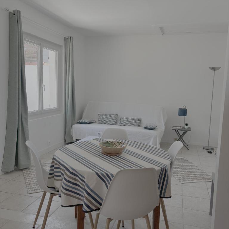 Madoujo petite villa à 200m de la plage - Maison 1 Chambre - 4