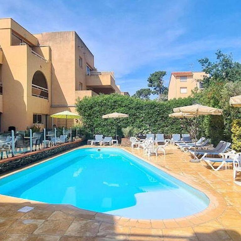 Appartement 3 pièces, climatisation, piscine, parking - Appartement 2 Chambres - 4