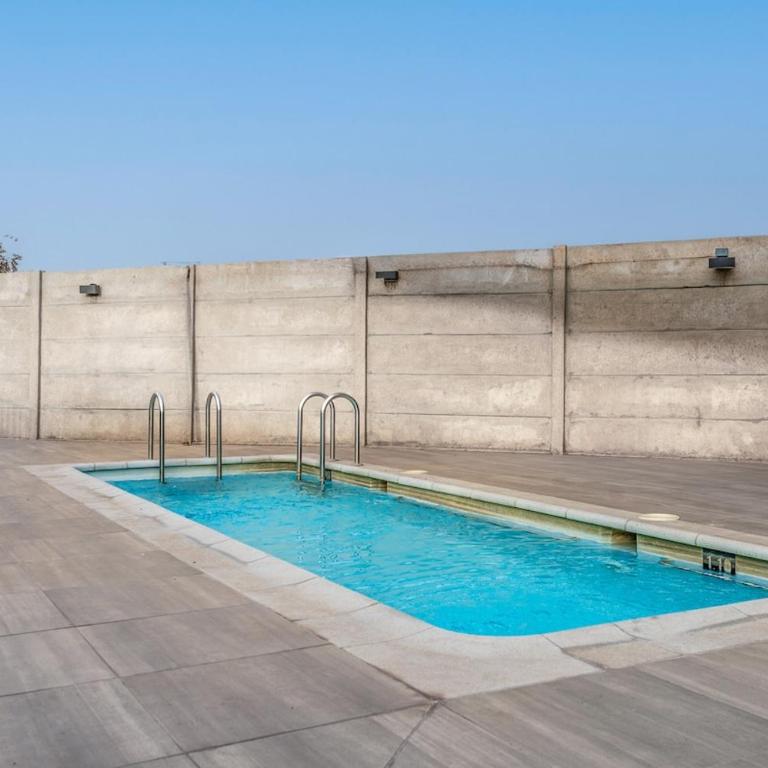 Metro Private Parking AC Modern Design - Three-Bedroom Apartment - 7
