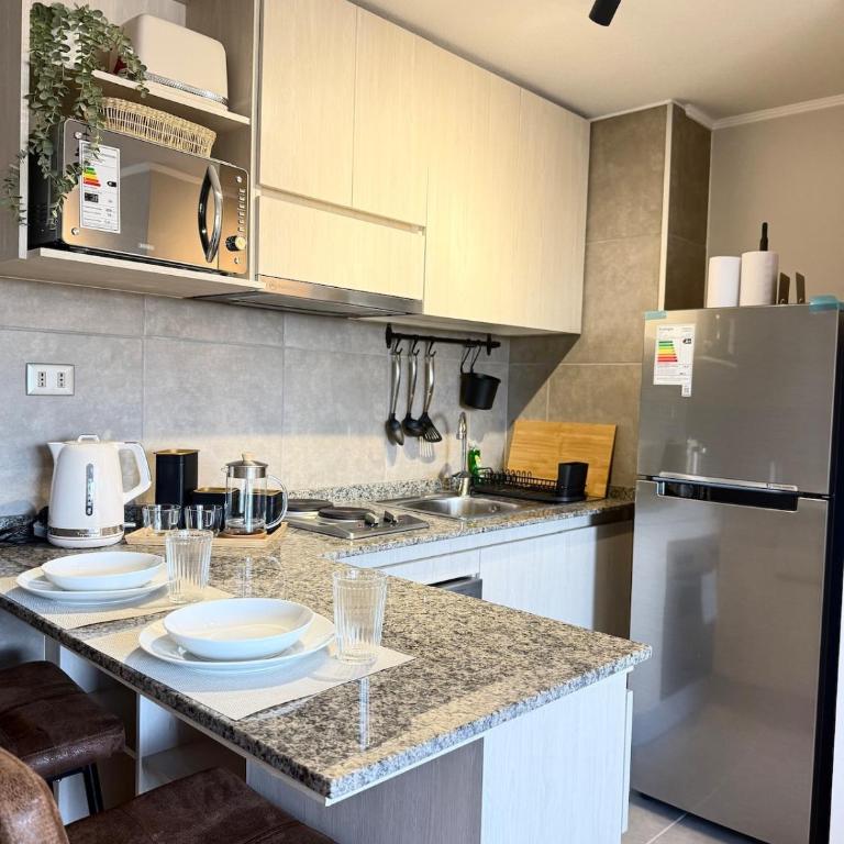 Metro Private Parking AC Modern Design - Three-Bedroom Apartment - 8