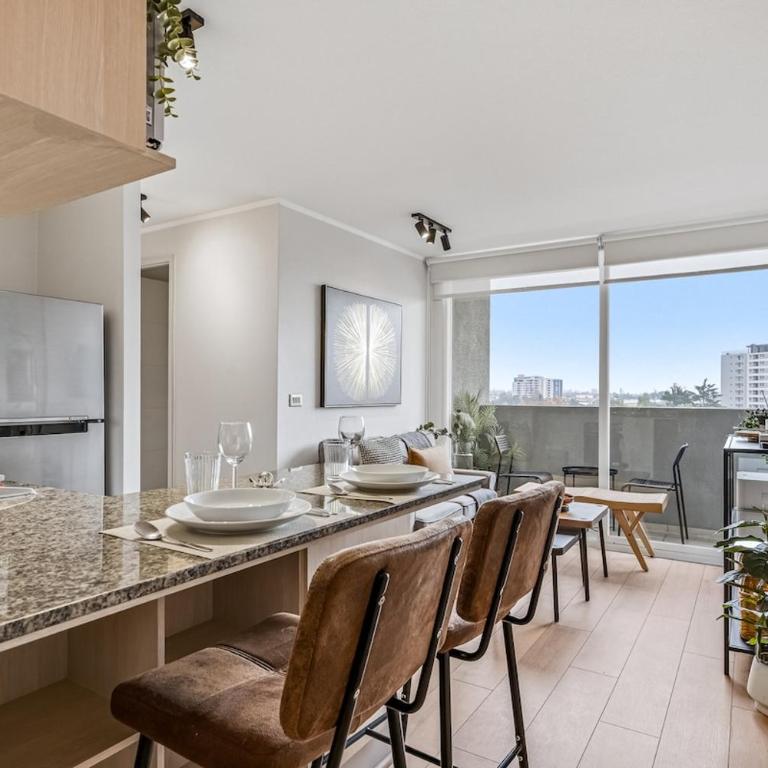 Metro Private Parking AC Modern Design - Three-Bedroom Apartment - 13