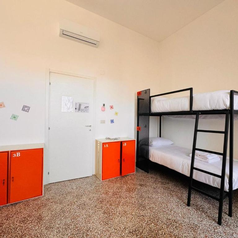 Ostello del Viandante - Dormitorio Femminile con 6 Letti - 2