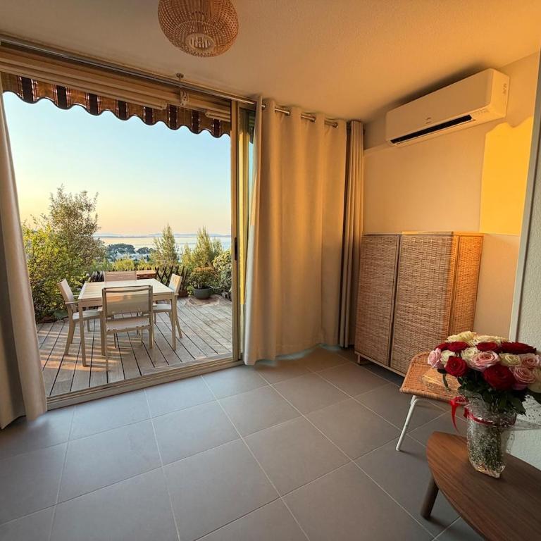 Vue panoramique, Parking, Clim, Plage - Appartement 1 Chambre - Vue sur Mer - 6