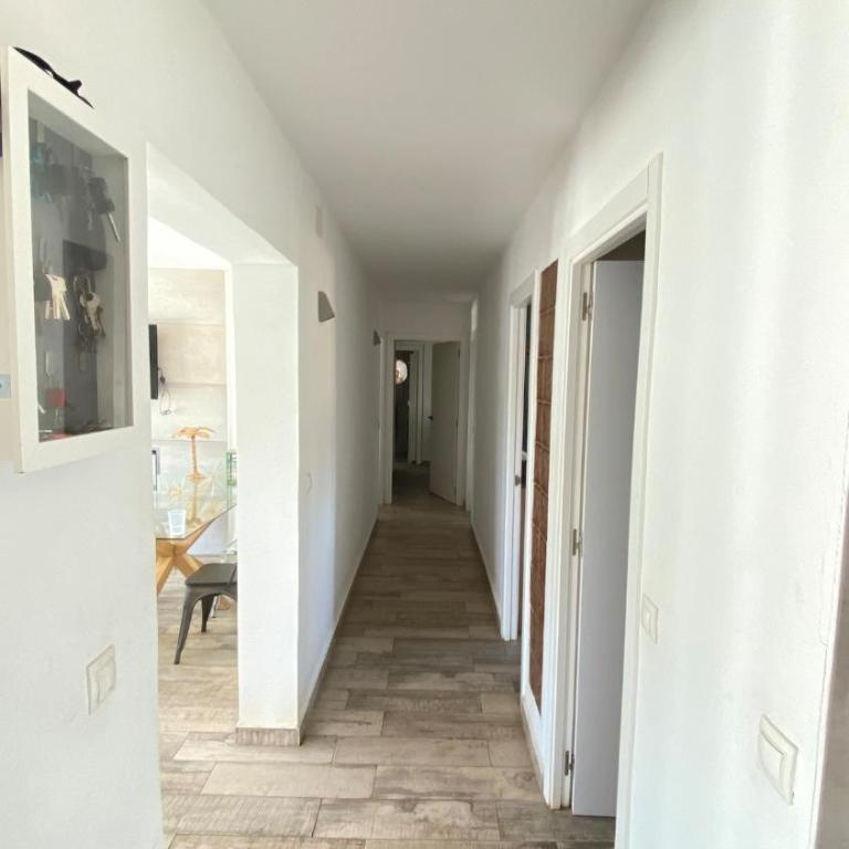 Modern Detached Chalet with Pool - Three-Bedroom House - 17