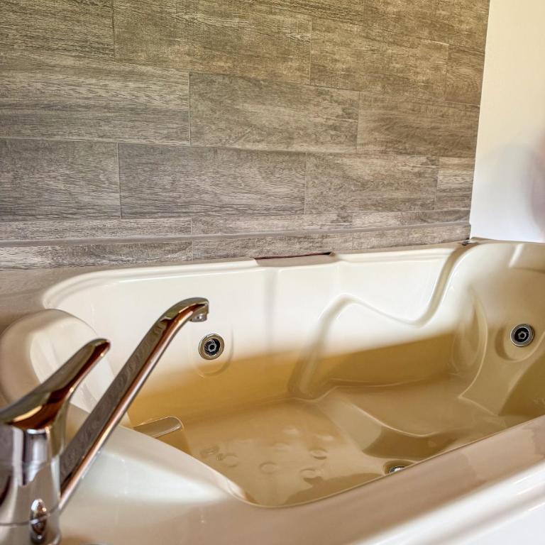 Royal River Suites & Spa Aparthotel - Suite Deluxe con bañera de hidromasaje - 2