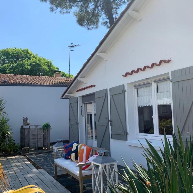 VILLA piscine privée chauffée 300 m plage à la mer - Villa 3 Chambres - 8