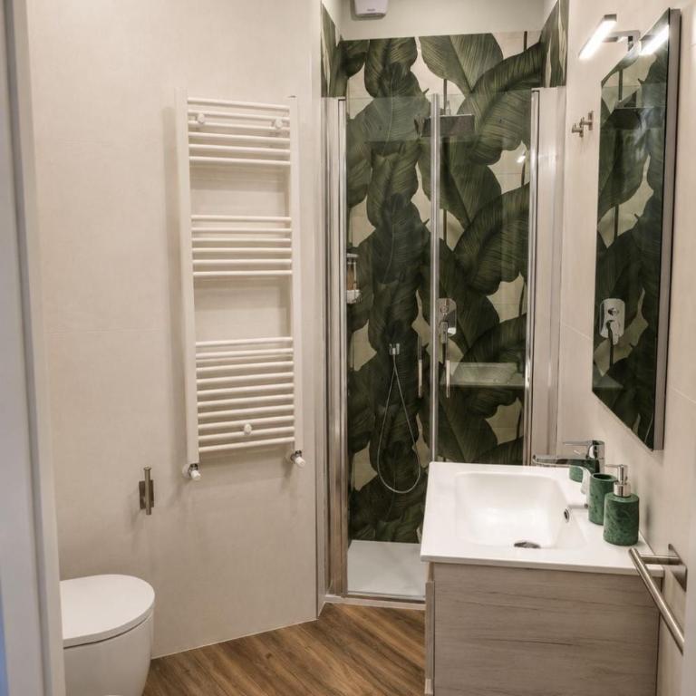 Enea House Naples - Balcony & 2 Bathrooms - Appartamento con 1 Camera da Letto con Balcone e Vista Città - 7