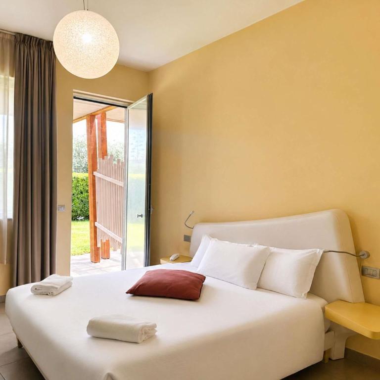 ibis Styles Catania Acireale - Camera Matrimoniale Superior con Patio - 2