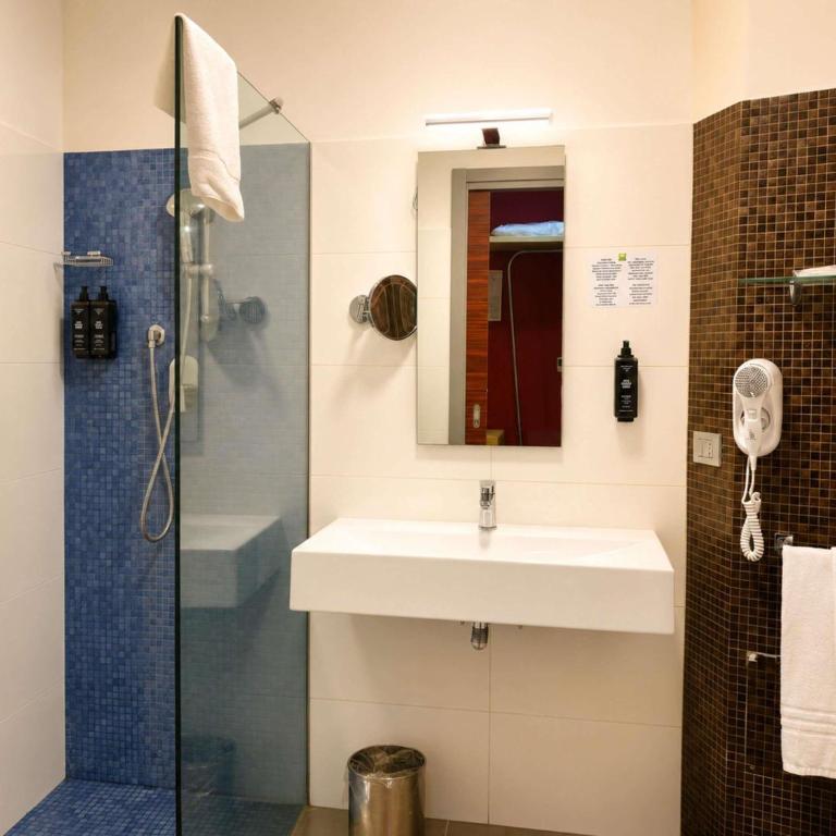 ibis Styles Catania Acireale - Camera Matrimoniale Superior con Patio - 4