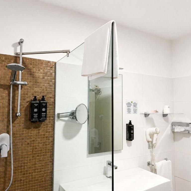ibis Styles Catania Acireale - Camera Matrimoniale Superior con Patio - 5