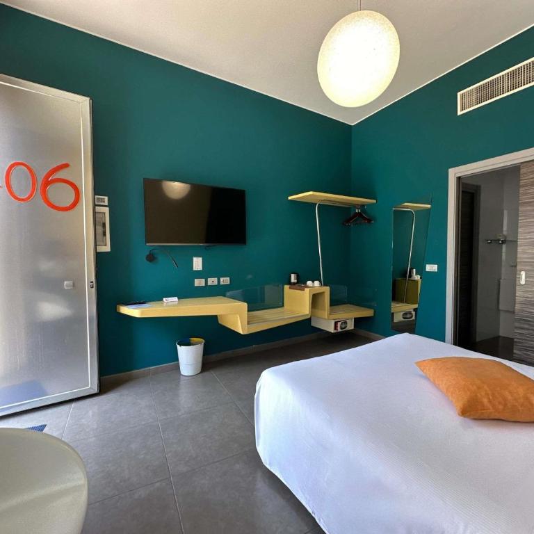 ibis Styles Catania Acireale - Camera Queen Classic con Vista Montagna - 2