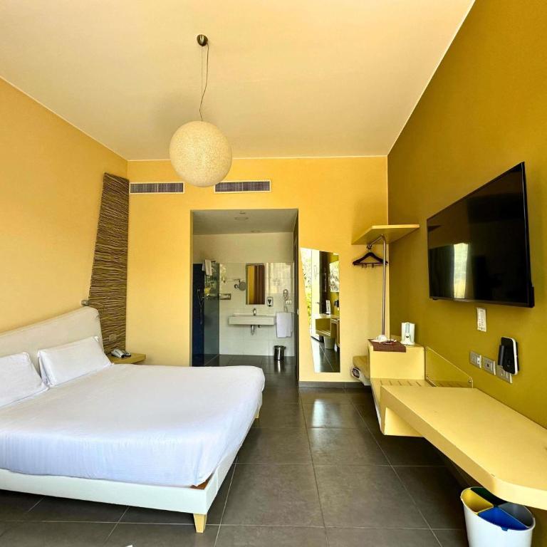 ibis Styles Catania Acireale - Camera Queen Classic con Vista Montagna - 3