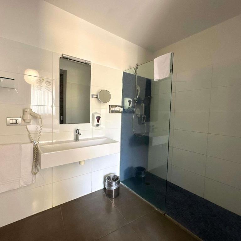 ibis Styles Catania Acireale - Camera Queen Classic con Vista Montagna - 5