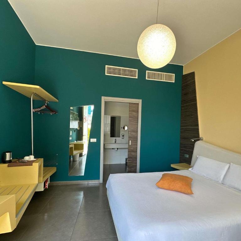 ibis Styles Catania Acireale - Camera Queen Classic con Vista Montagna - 6