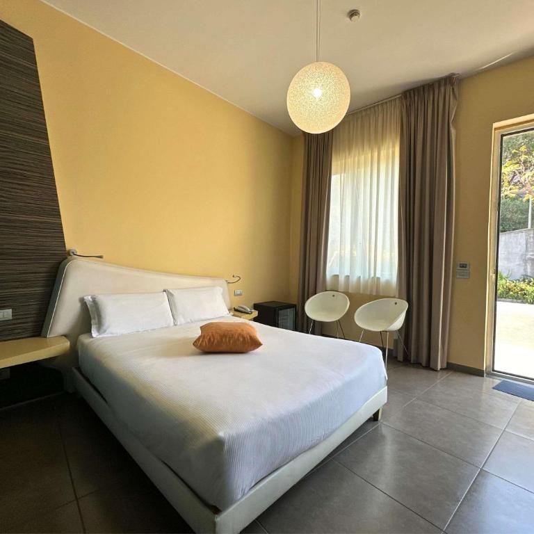 ibis Styles Catania Acireale - Camera Queen Classic con Vista Montagna - 7