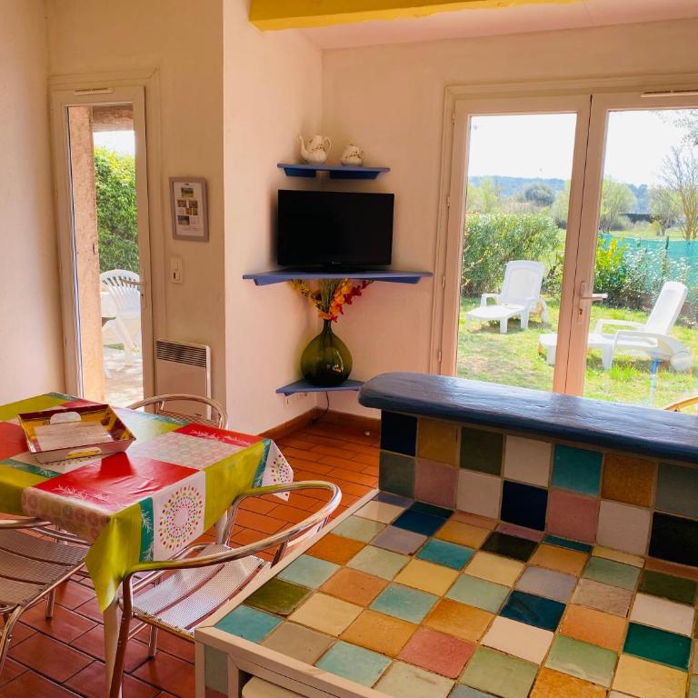 Location, Piscine, Animaux , Clim - Maison 1 Chambre - 2