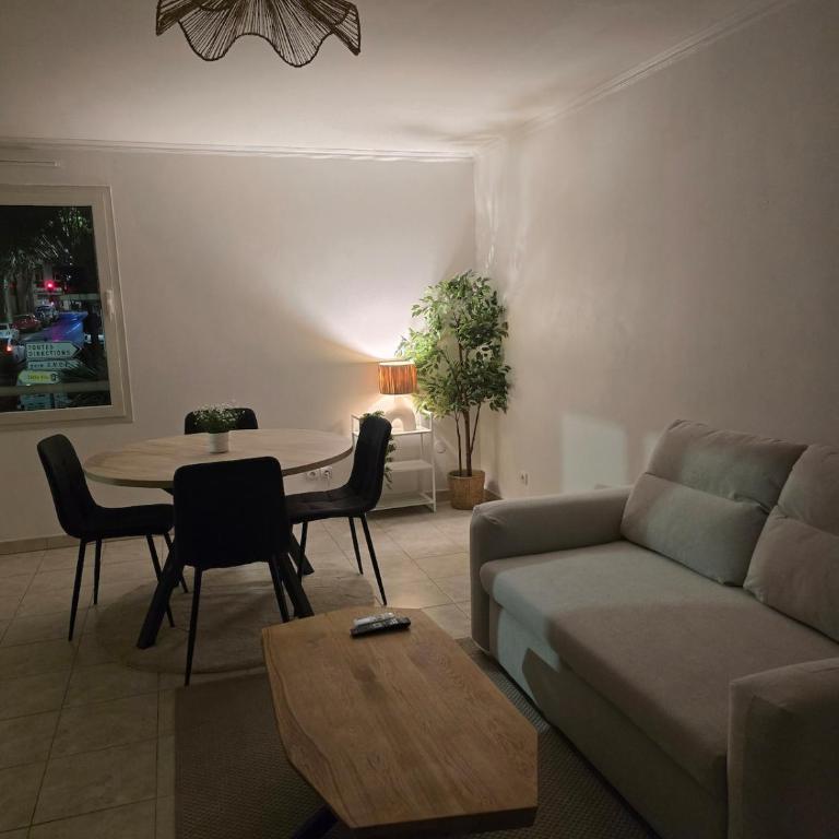 Heart of Antibes & Harbor, Beach & Terrace - Appartement 1 Chambre - 4