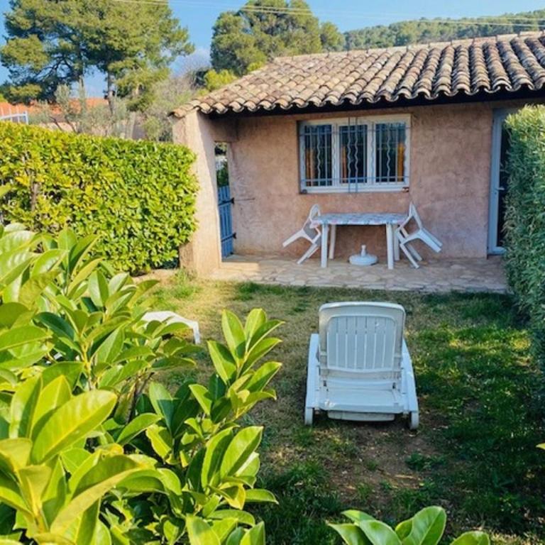 Location piscine var wifi - Maison 1 Chambre - 35