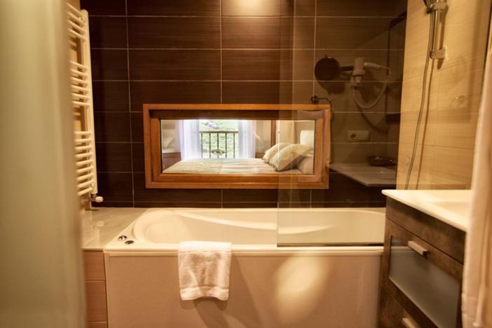 Hotel & Spa Villa de Mestas - Habitación Doble Superior con acceso al spa - 3