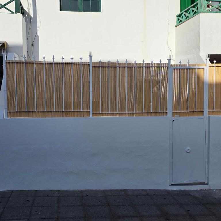 Modern Studio with Sunny Terrace - Steps from the Beach - Apartamento de 1 dormitorio con terraza - 20
