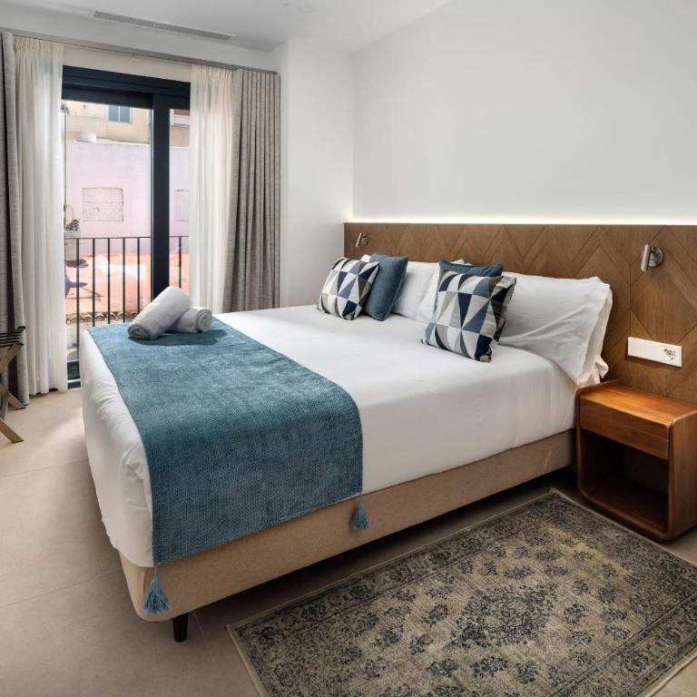 AZUL HOME SUITES Estepona - Estudio con cama extragrande y sofá cama - 2