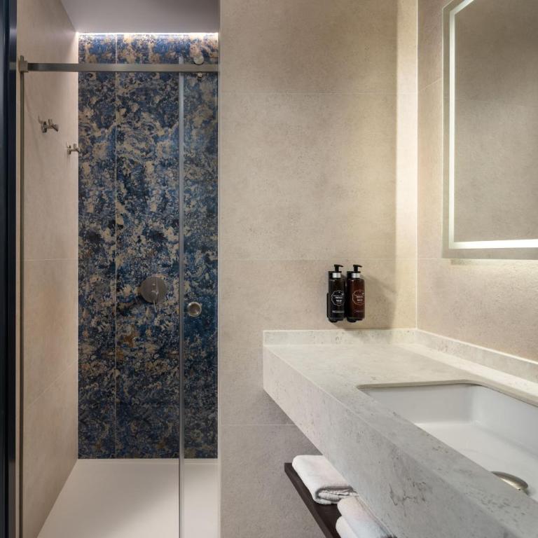 AZUL HOME SUITES Estepona - Estudio con cama extragrande y sofá cama - 1